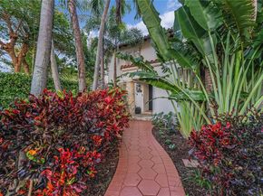 3747 Royal Palm Ave, Miami Beach FL 33140