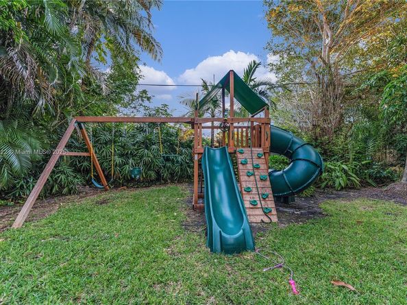 3747 Royal Palm Ave, Miami Beach FL 33140