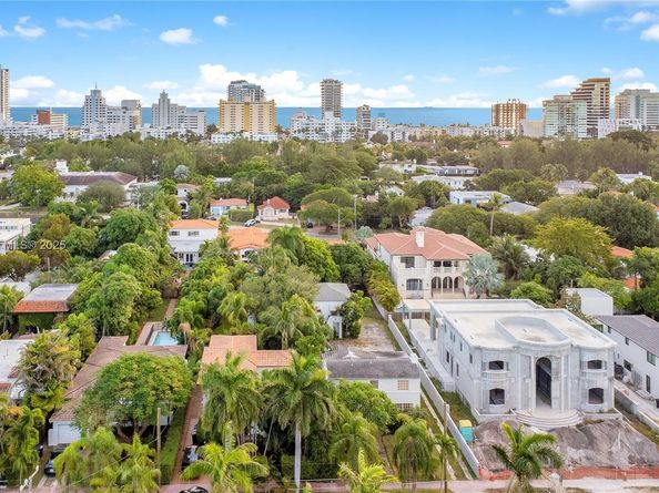 3747 Royal Palm Ave, Miami Beach FL 33140