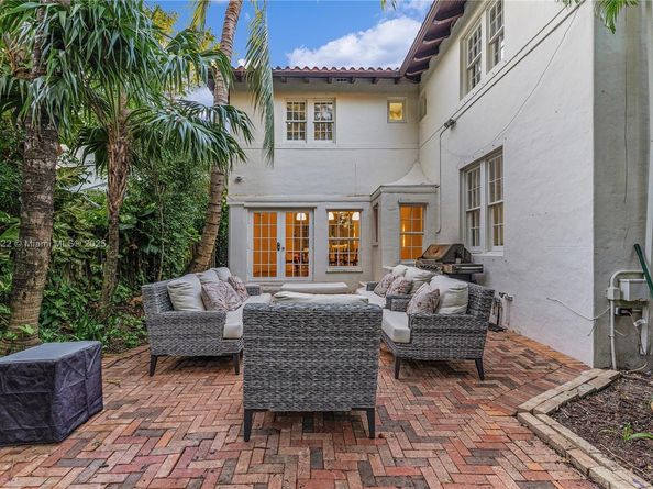 3747 Royal Palm Ave, Miami Beach FL 33140