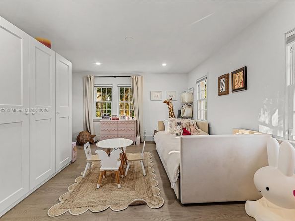 3747 Royal Palm Ave, Miami Beach FL 33140