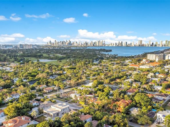 3747 Royal Palm Ave, Miami Beach FL 33140