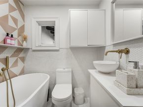 3747 Royal Palm Ave, Miami Beach FL 33140