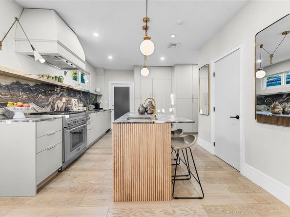 3747 Royal Palm Ave, Miami Beach FL 33140