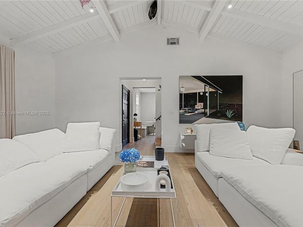 3747 Royal Palm Ave, Miami Beach FL 33140