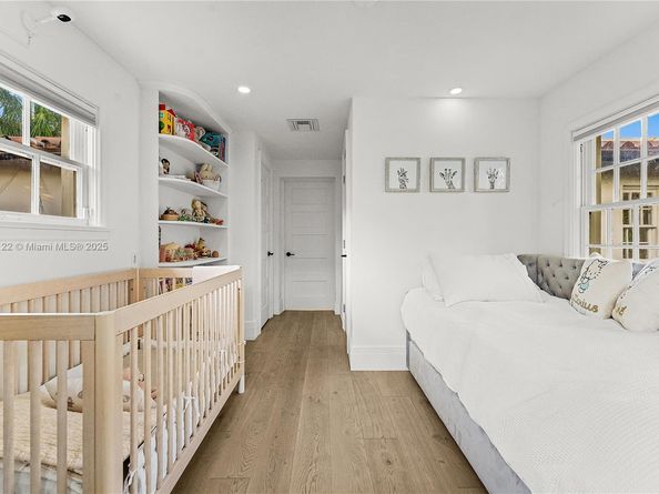 3747 Royal Palm Ave, Miami Beach FL 33140