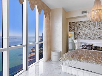 18101 Collins Ave