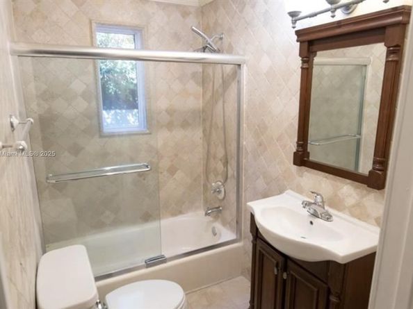 3050 Alton Rd, Miami Beach FL 33140