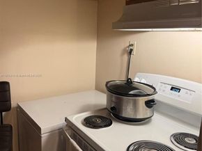 2145 Pierce St 118, Hollywood FL 33020