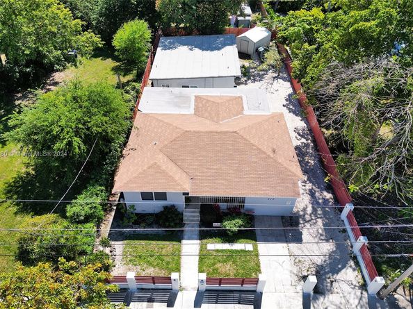 418 NW 47th St, Miami FL 33127