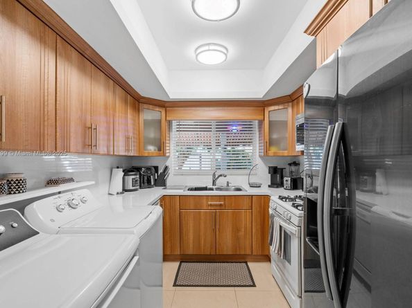 7417 Twin Sabal Dr, Miami Lakes FL 33014