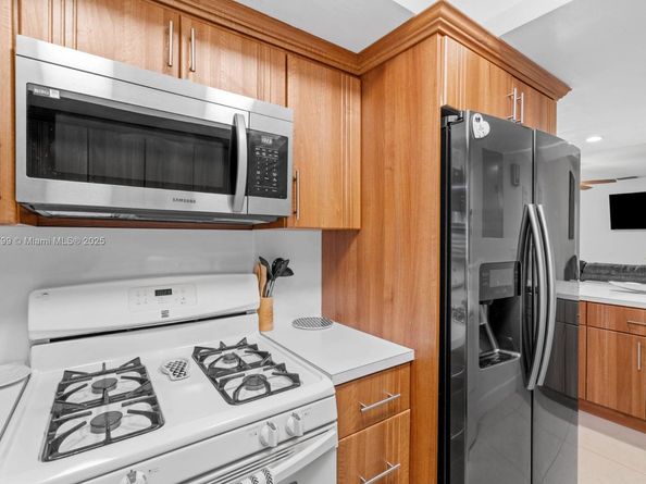 7417 Twin Sabal Dr, Miami Lakes FL 33014
