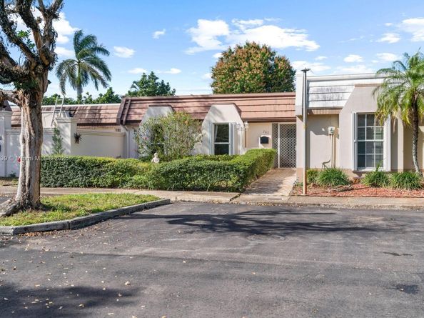 7417 Twin Sabal Dr, Miami Lakes FL 33014