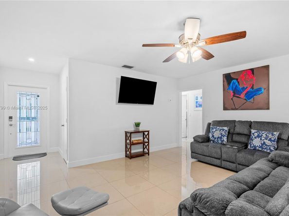 7417 Twin Sabal Dr, Miami Lakes FL 33014
