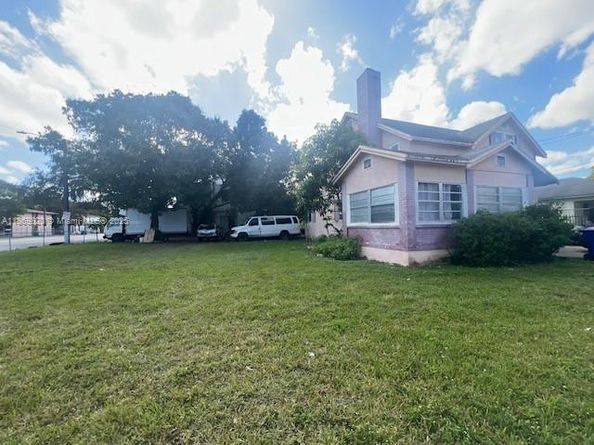 10 NW 60th St, Miami FL 33127