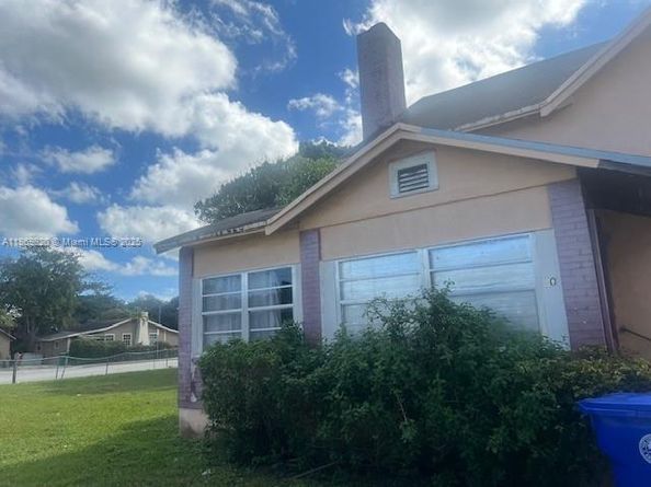 10 NW 60th St, Miami FL 33127