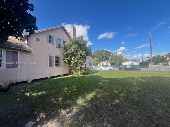 10 NW 60th St, Miami FL 33127