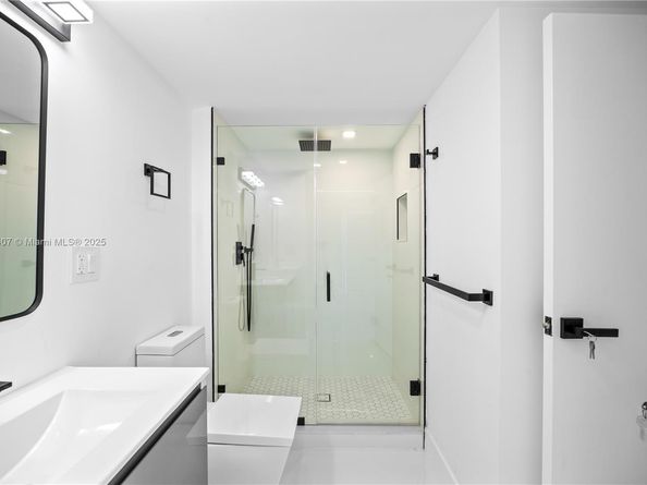 20379 W Country Club Dr 1938, Aventura FL 33180