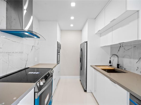 20379 W Country Club Dr 1938, Aventura FL 33180