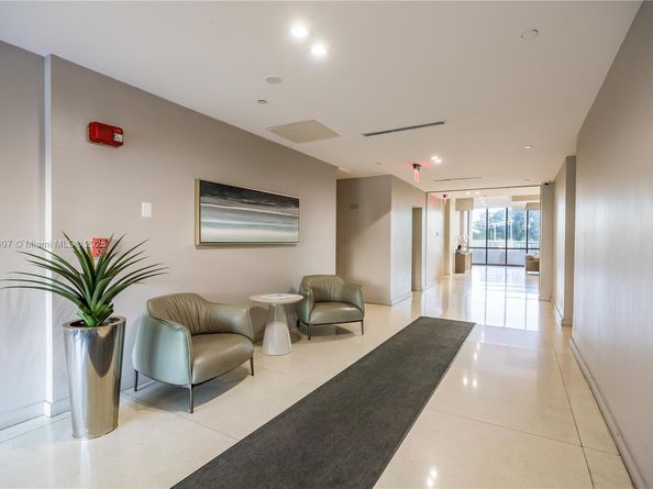 20379 W Country Club Dr 1938, Aventura FL 33180