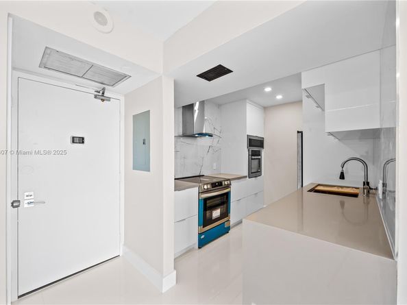 20379 W Country Club Dr 1938, Aventura FL 33180