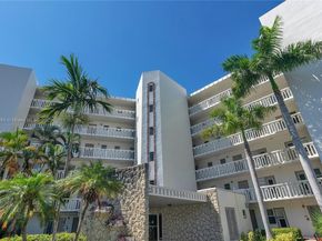 3181 S Ocean Dr 302, Hallandale Beach FL 33009