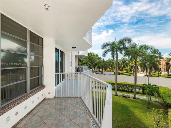 3181 S Ocean Dr 302, Hallandale Beach FL 33009