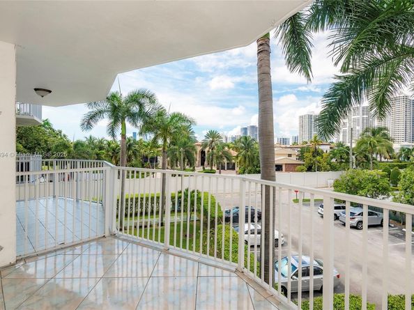3181 S Ocean Dr 302, Hallandale Beach FL 33009