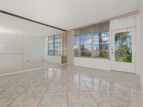 3181 S Ocean Dr 302, Hallandale Beach FL 33009