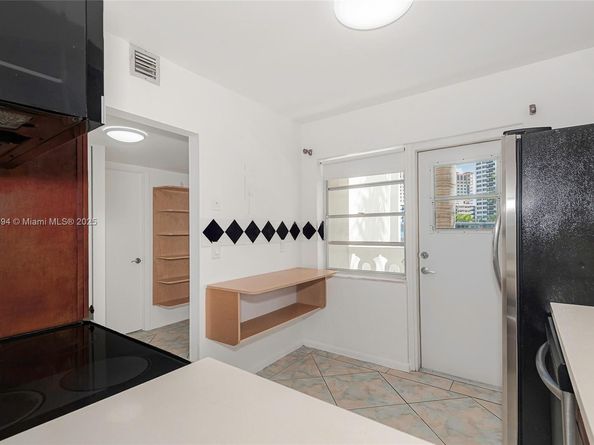 3181 S Ocean Dr 302, Hallandale Beach FL 33009