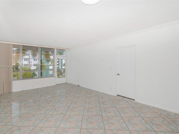 3181 S Ocean Dr 302, Hallandale Beach FL 33009