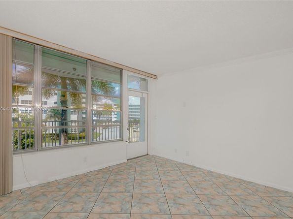 3181 S Ocean Dr 302, Hallandale Beach FL 33009