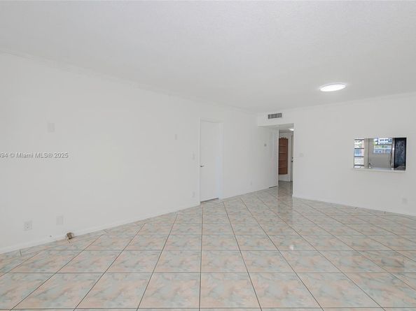 3181 S Ocean Dr 302, Hallandale Beach FL 33009