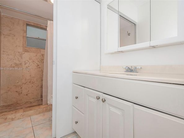3181 S Ocean Dr 302, Hallandale Beach FL 33009