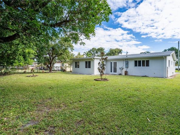 2631 NW 47th Ave, Lauderhill FL 33313