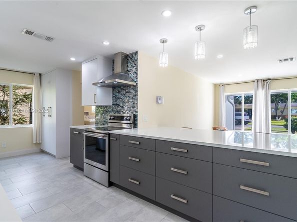 2631 NW 47th Ave, Lauderhill FL 33313