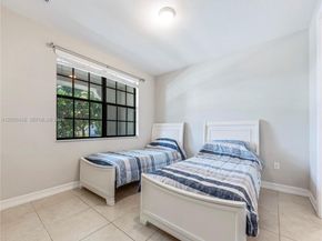 11348 SW 14th St, Pembroke Pines FL 33025