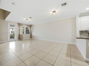 11348 SW 14th St, Pembroke Pines FL 33025