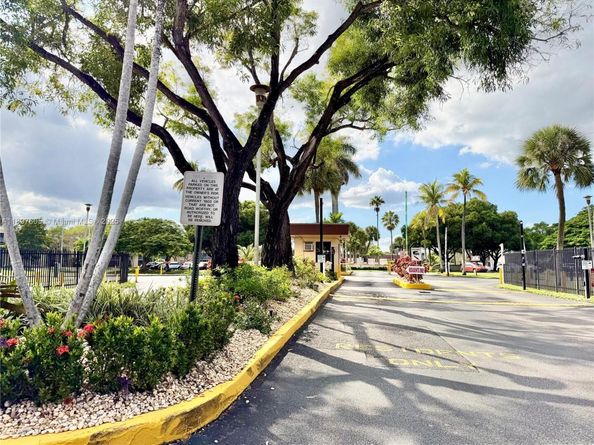 3361 NW 47th Ter 329, Lauderdale Lakes FL 33319