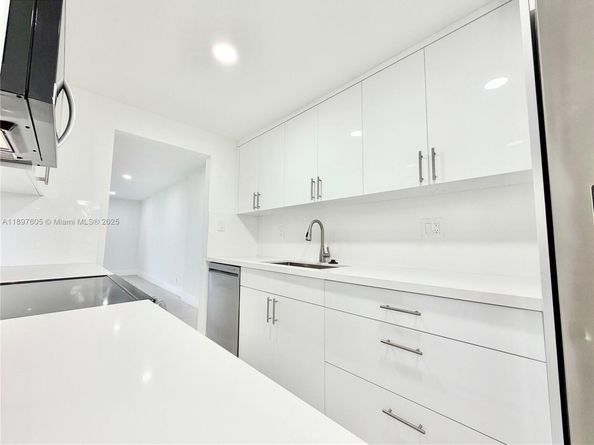 3361 NW 47th Ter 329, Lauderdale Lakes FL 33319
