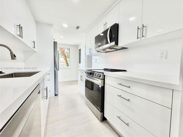 3361 NW 47th Ter 329, Lauderdale Lakes FL 33319