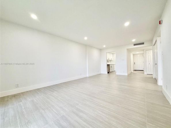 3361 NW 47th Ter 329, Lauderdale Lakes FL 33319