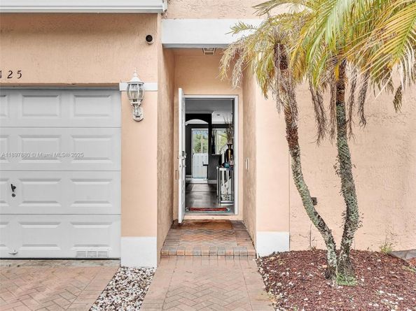 9125 NW 40th St, Sunrise FL 33351