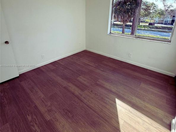 2106 Sherwood Forest Blvd 17, West Palm Beach FL 33415