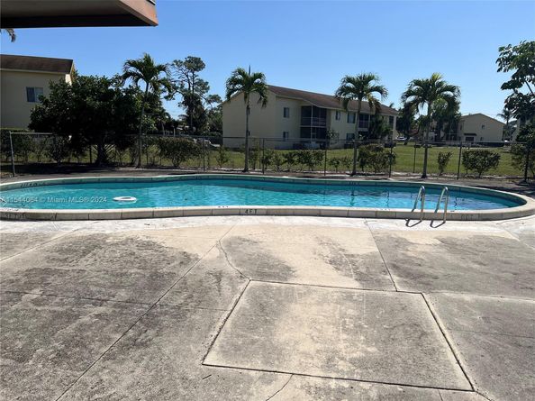 2106 Sherwood Forest Blvd 17, West Palm Beach FL 33415