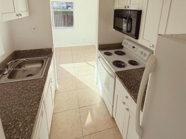 2106 Sherwood Forest Blvd 17, West Palm Beach FL 33415