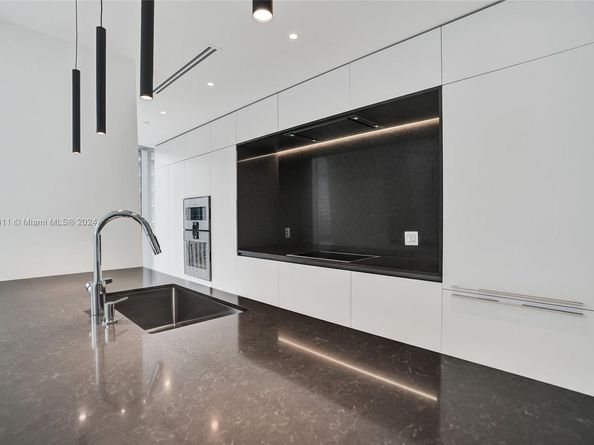 300 Biscayne Blvd Way 1607, Miami FL 33131