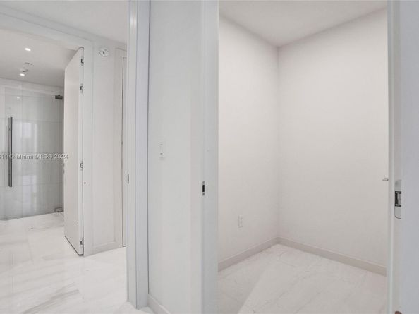 300 Biscayne Blvd Way 1607, Miami FL 33131