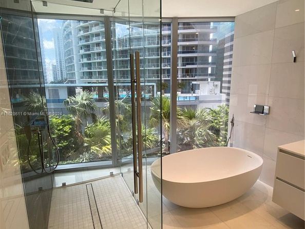 300 Biscayne Blvd Way 1607, Miami FL 33131