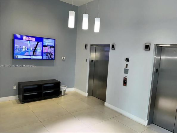 7280 SW 90th St 301, Miami FL 33156